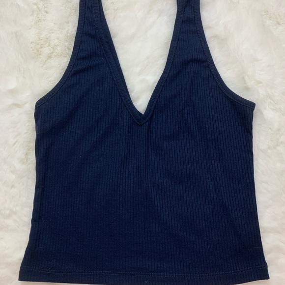Bundle of 4 Tank Tops - Picture 10 of 11